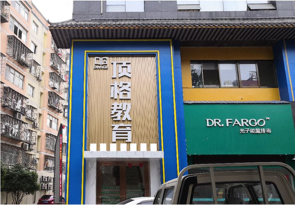 罗甸门头设计要符合门店特色。